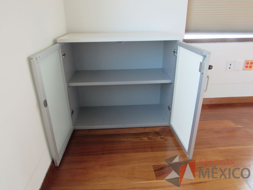 Lote 063 - 2 Gabinetes con 2 puertas, 1 entrepaño y cubierta color blanco - Imagen 9
