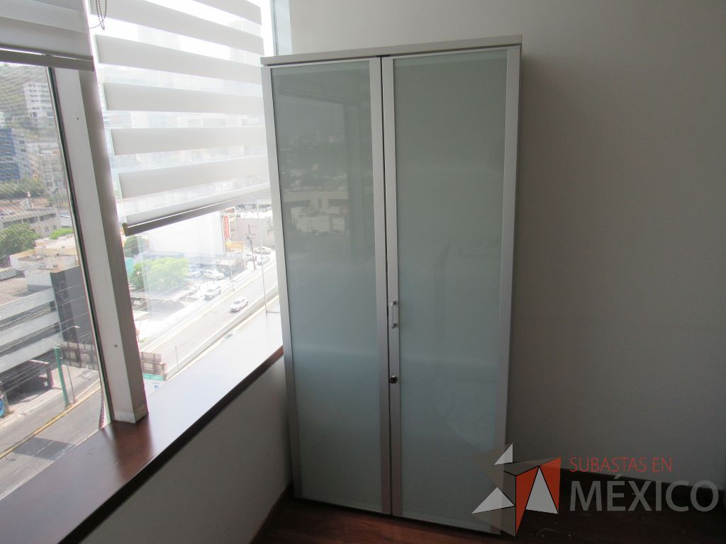 Lote 002 - 2 Gabinetes alto con 2 puerta y 7 entrepaños color blanco - Imagen 3