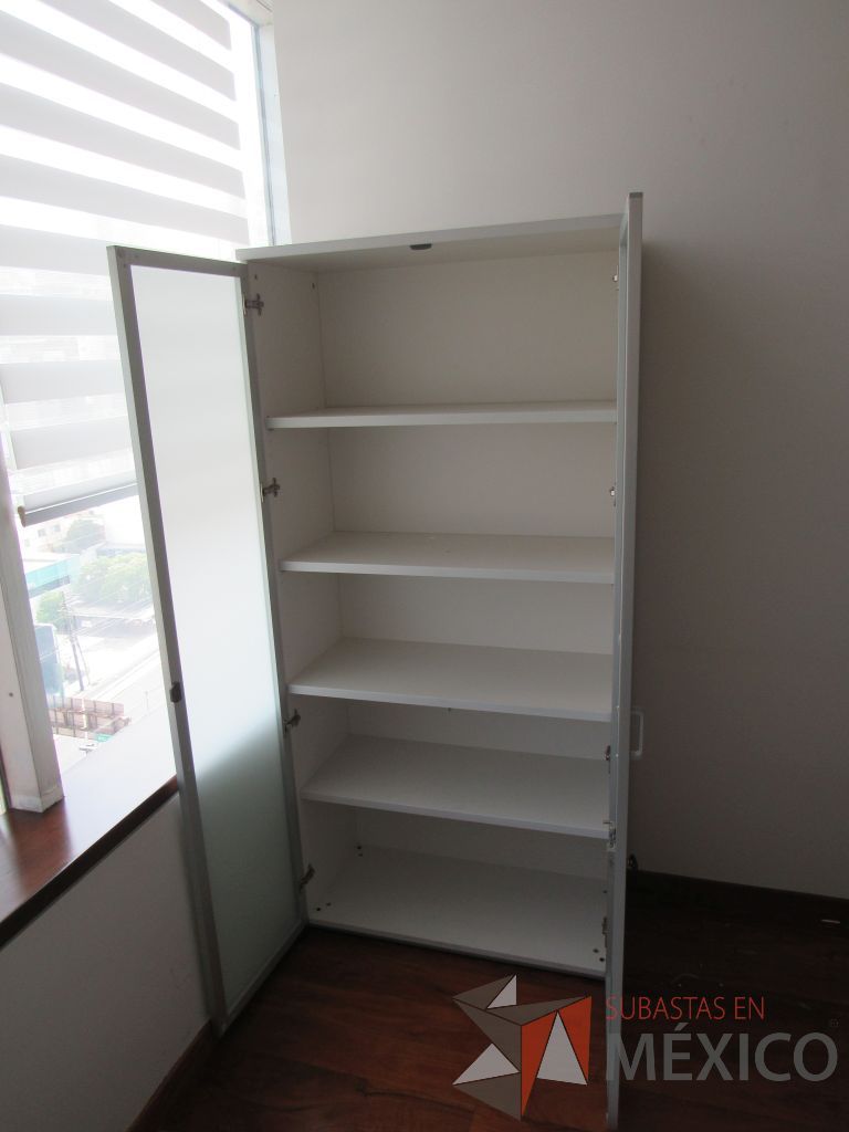 Lote 002 - 2 Gabinetes alto con 2 puerta y 7 entrepaños color blanco - Imagen 4