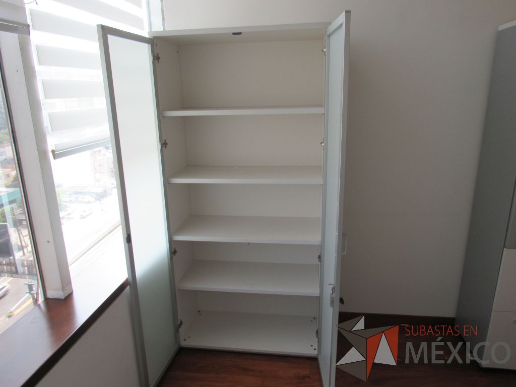 Lote 002 - 2 Gabinetes alto con 2 puerta y 7 entrepaños color blanco - Imagen 6