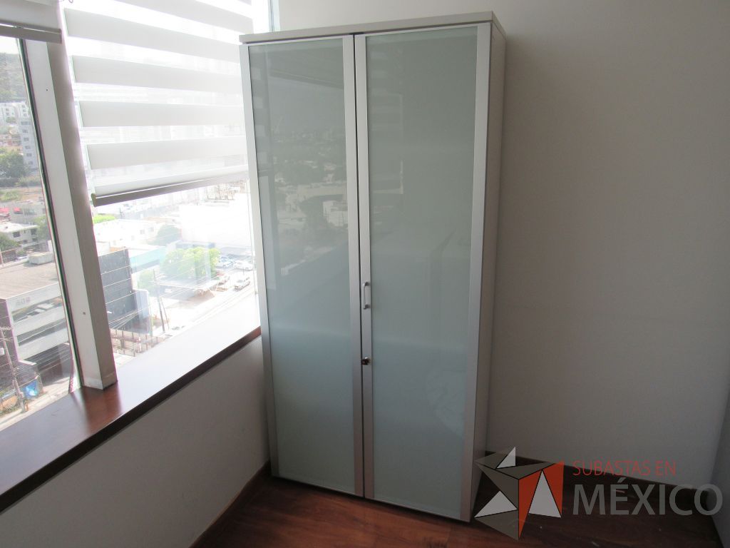 Lote 002 - 2 Gabinetes alto con 2 puerta y 7 entrepaños color blanco - Imagen 7
