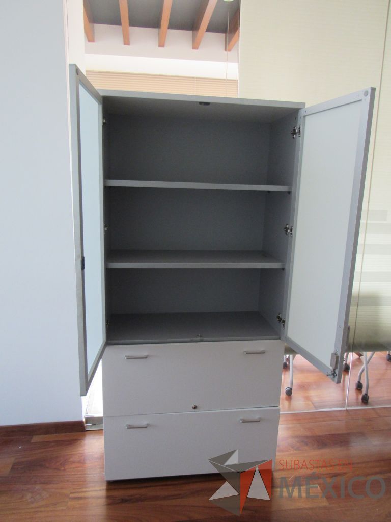 Lote 116 - 2 Gabinetes altos de 2 puertas, 2 cajones con tapas color blanco y 2 entrepaños - Imagen 7