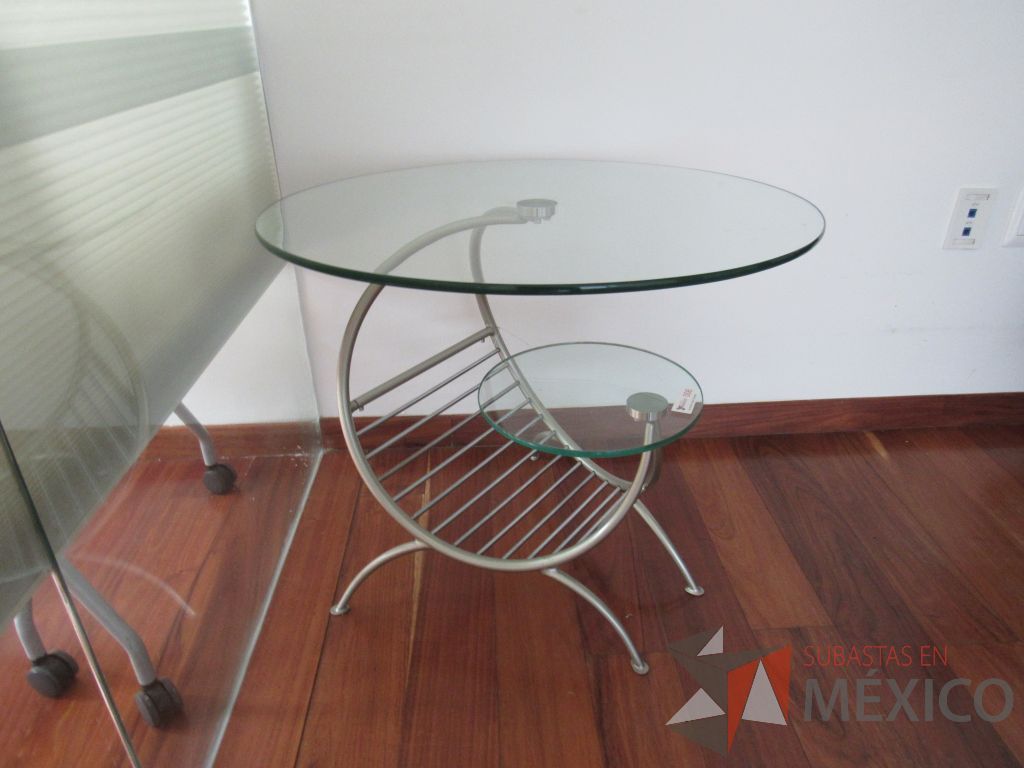Lote 004 - Mesa de apoyo con 2 vidrios circulares y base metálica - Imagen 4