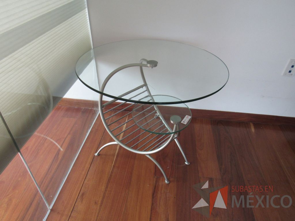 Lote 004 - Mesa de apoyo con 2 vidrios circulares y base metálica - Imagen 6