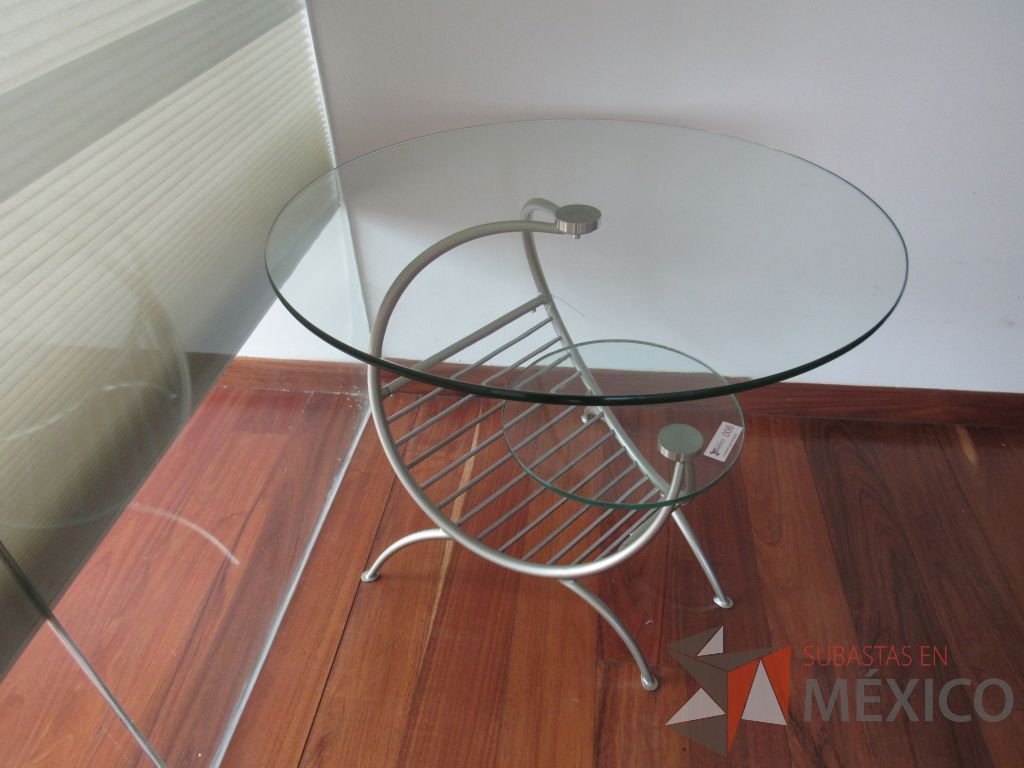 Lote 004 - Mesa de apoyo con 2 vidrios circulares y base metálica - Imagen 8