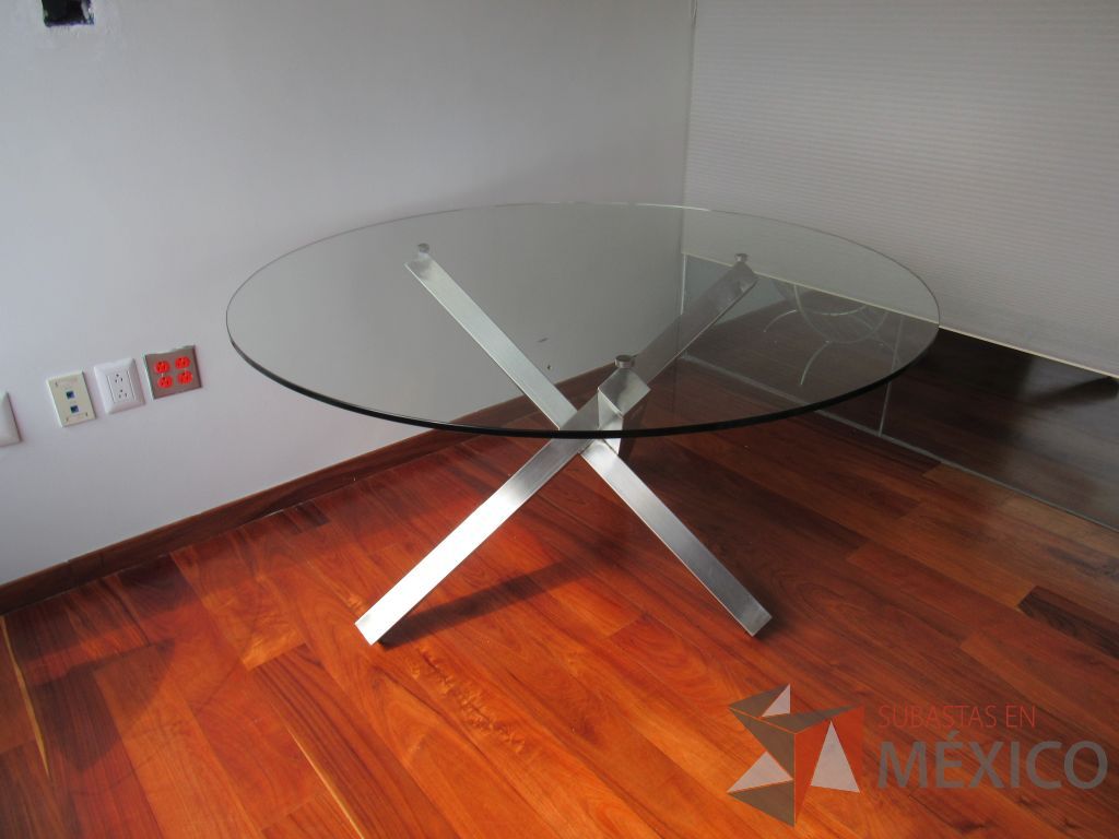 Lote 005 - Mesa de trabajo circular con base metálica y cubierta de vidrio - Imagen 3
