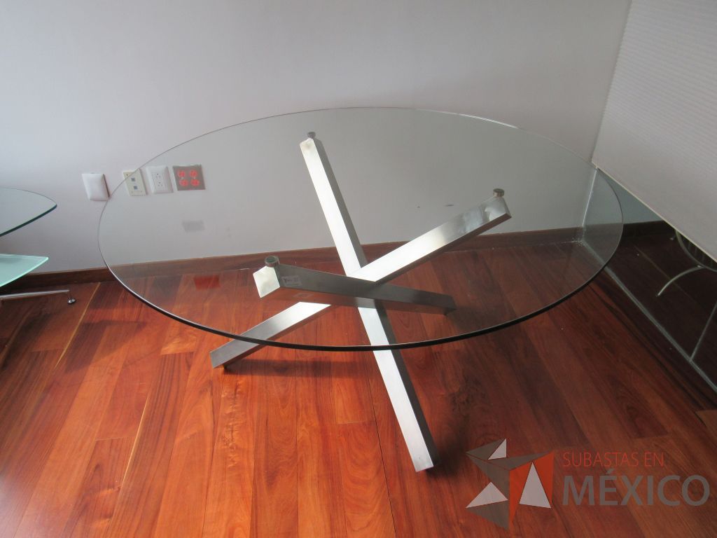 Lote 005 - Mesa de trabajo circular con base metálica y cubierta de vidrio - Imagen 4