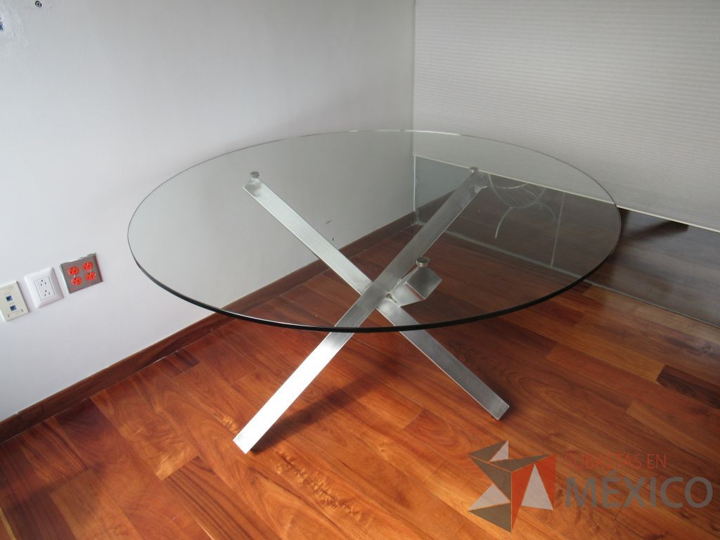 Lote 005 - Mesa de trabajo circular con base metálica y cubierta de vidrio - Imagen 5