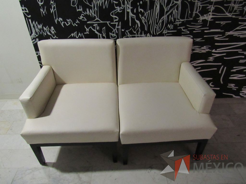 Lote 079 - 2 Sillones de 2 plazas en 2 piezas tipo piel color beige - Imagen 3