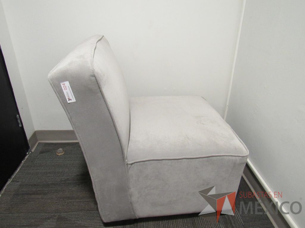 Lote 127 - Sillón de 1 plaza con asiento y respaldo en tela color gris - Imagen 3