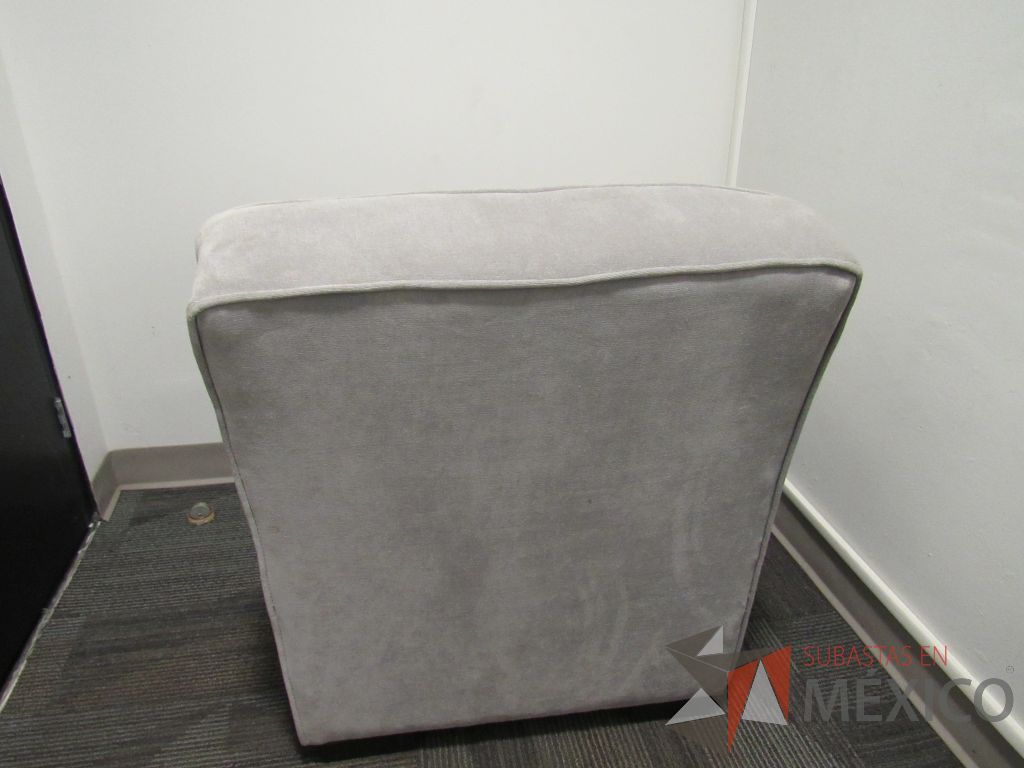 Lote 127 - Sillón de 1 plaza con asiento y respaldo en tela color gris - Imagen 5