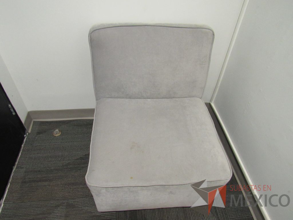 Lote 127 - Sillón de 1 plaza con asiento y respaldo en tela color gris - Imagen 8