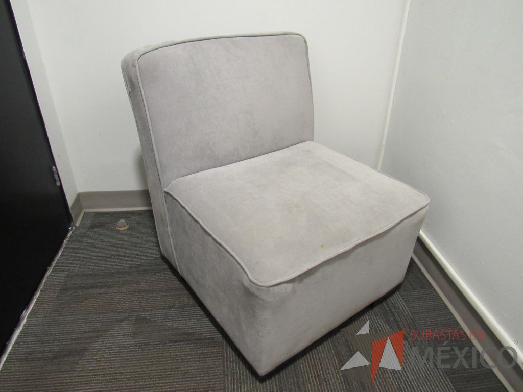 Lote 127 - Sillón de 1 plaza con asiento y respaldo en tela color gris - Imagen 9