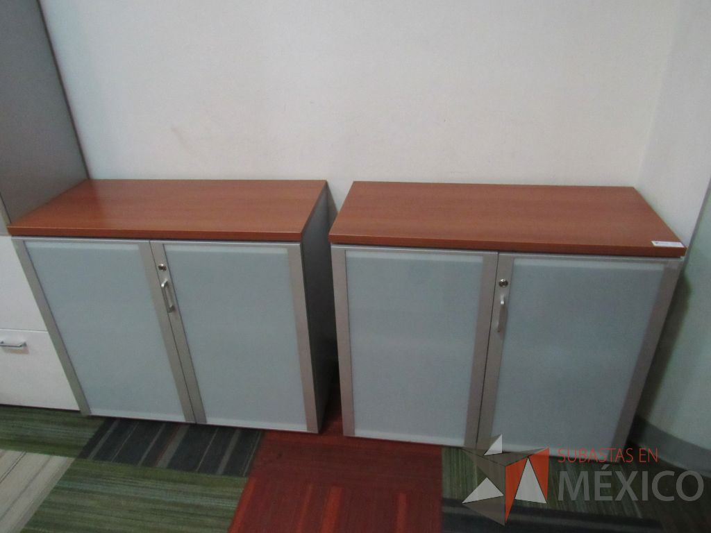 Lote 083 - 2 Gabinetes de 2 puertas con 1 entrepaño y cubierta color cafe - Imagen 10