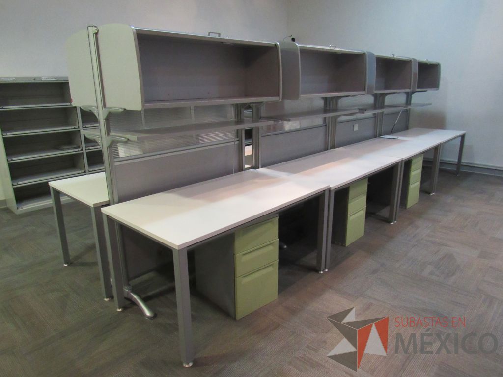Lote 212b -Estación de trabajo para 2 personas con 2 gavetas, archivero metálico, 2 repisas y cubiertas color blanco