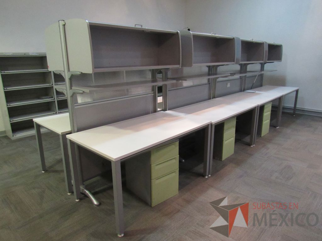 Lote 212b -Estación de trabajo para 2 personas con 2 gavetas, archivero metálico, 2 repisas y cubiertas color blanco - Imagen 2