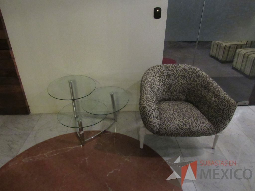 Lote 097 - Mesa de apoyo con 3 vidrios circulares y base metálica - Imagen 7