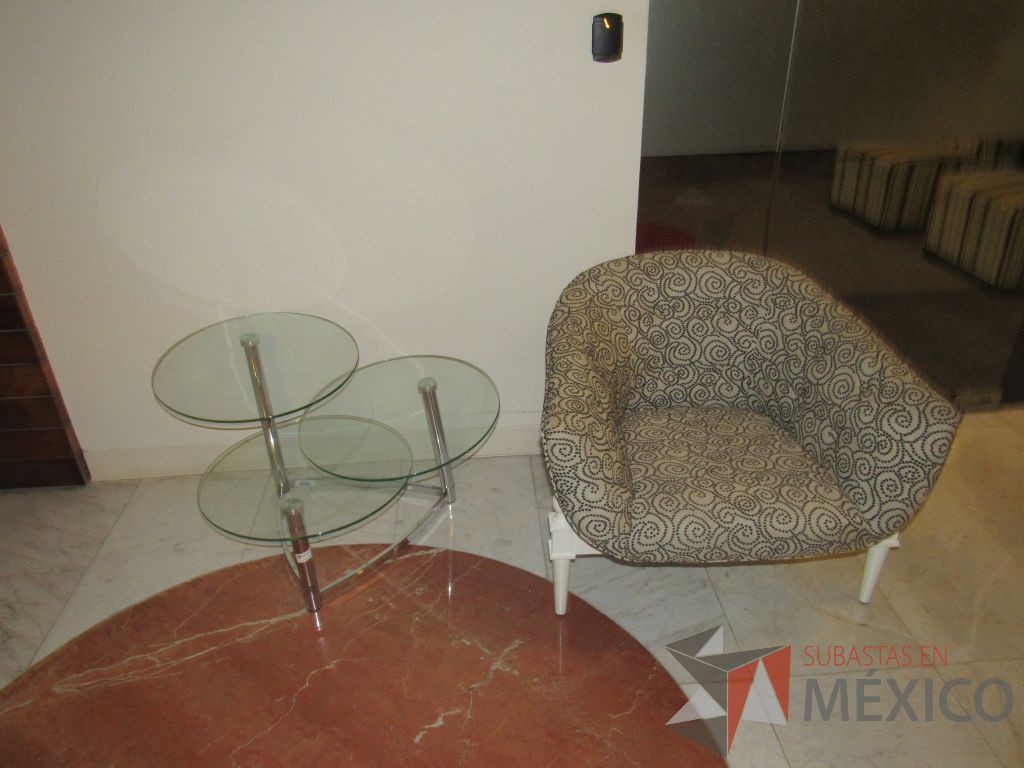 Lote 097 - Mesa de apoyo con 3 vidrios circulares y base metálica - Imagen 8