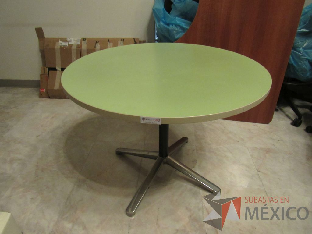 Lote 098d - Mesa de trabajo circular con base metálica y cubierta color verde - Imagen 7