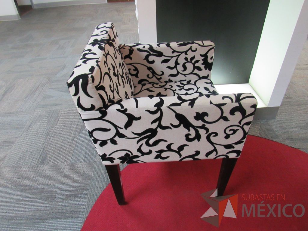 Lote 012 - 2 Sillones de 1 plaza con 4 patas de madera color negro, asiento y respaldo en tela - Imagen 5
