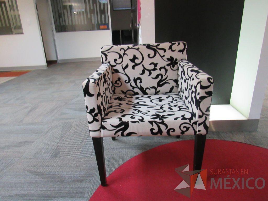Lote 012 - 2 Sillones de 1 plaza con 4 patas de madera color negro, asiento y respaldo en tela - Imagen 7