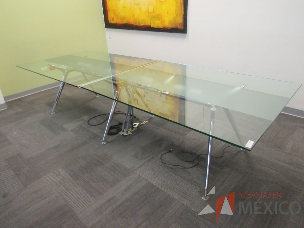 Lote 123 - Mesa de sala de juntas para 10 personas en 2 piezas con base metálica con cubierta de vidrio rectangular - Imagen 2