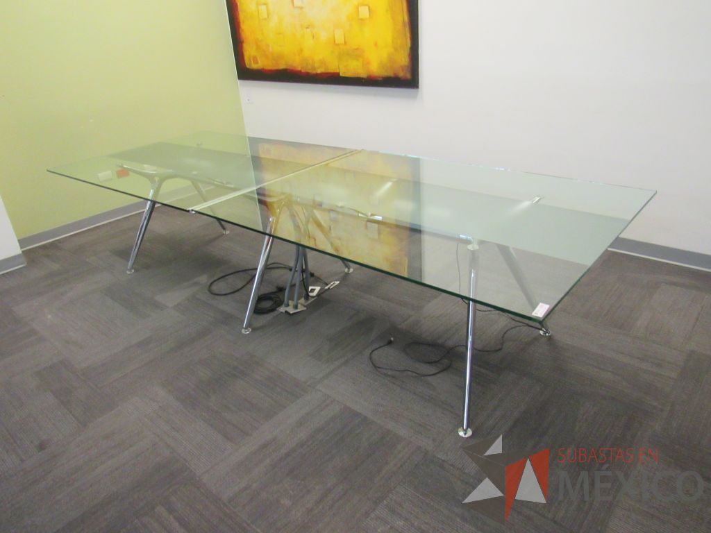 Lote 123 - Mesa de sala de juntas para 10 personas en 2 piezas con base metálica con cubierta de vidrio rectangular - Imagen 4
