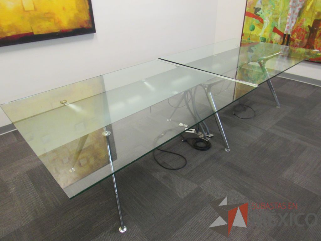 Lote 123 - Mesa de sala de juntas para 10 personas en 2 piezas con base metálica con cubierta de vidrio rectangular - Imagen 5