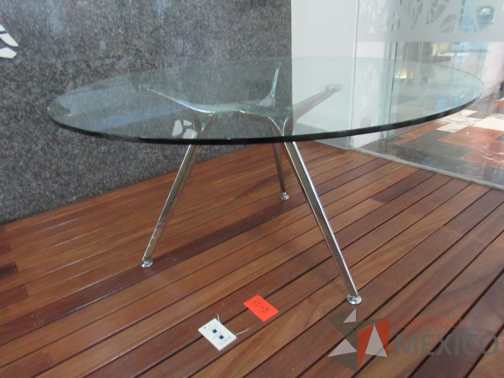 Lote 029 - Mesa de trabajo circular con base metálica y cubierta de vidrio - Imagen 3