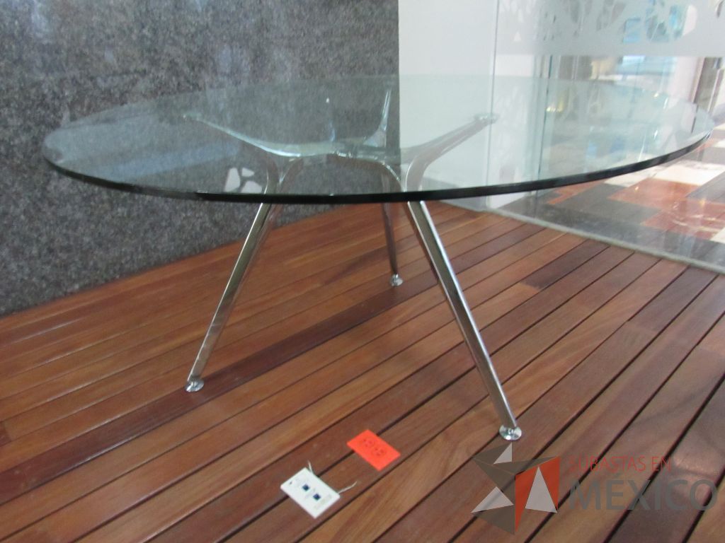 Lote 029 - Mesa de trabajo circular con base metálica y cubierta de vidrio - Imagen 7