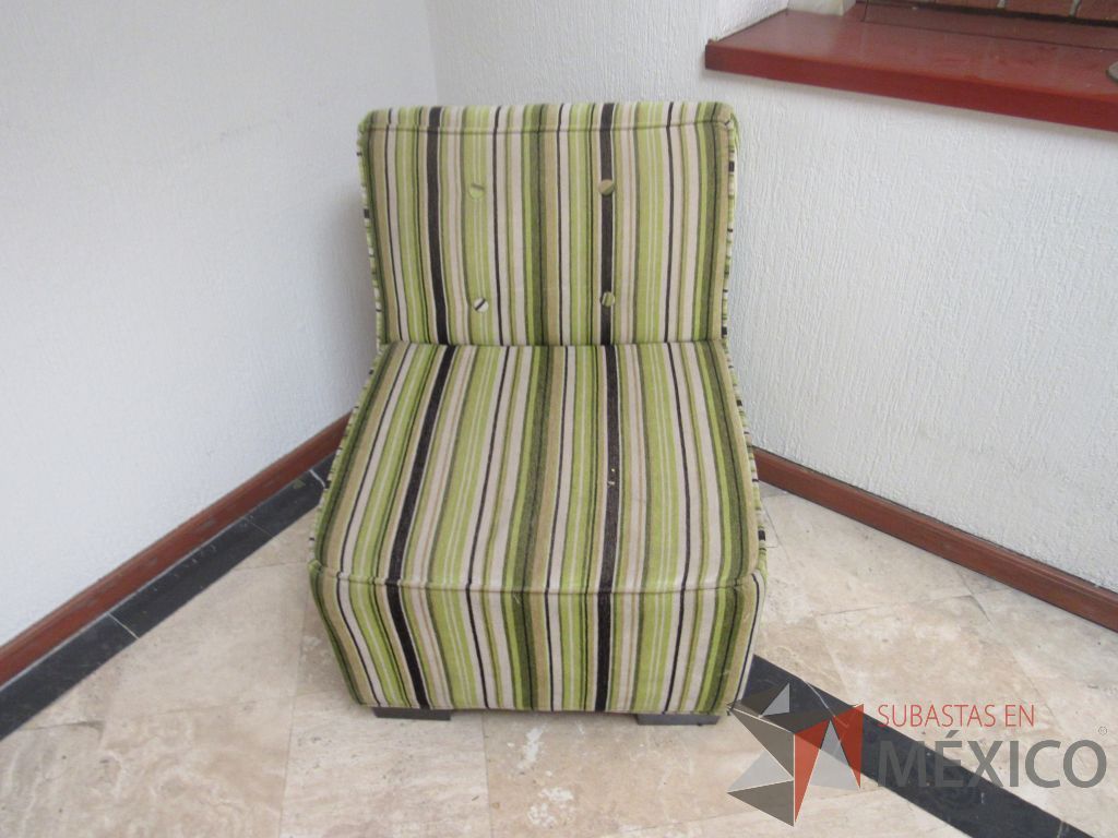 Lote 138b - Sillón de 1 plaza con asiento y respaldo en tela rayada color verde - Imagen 2