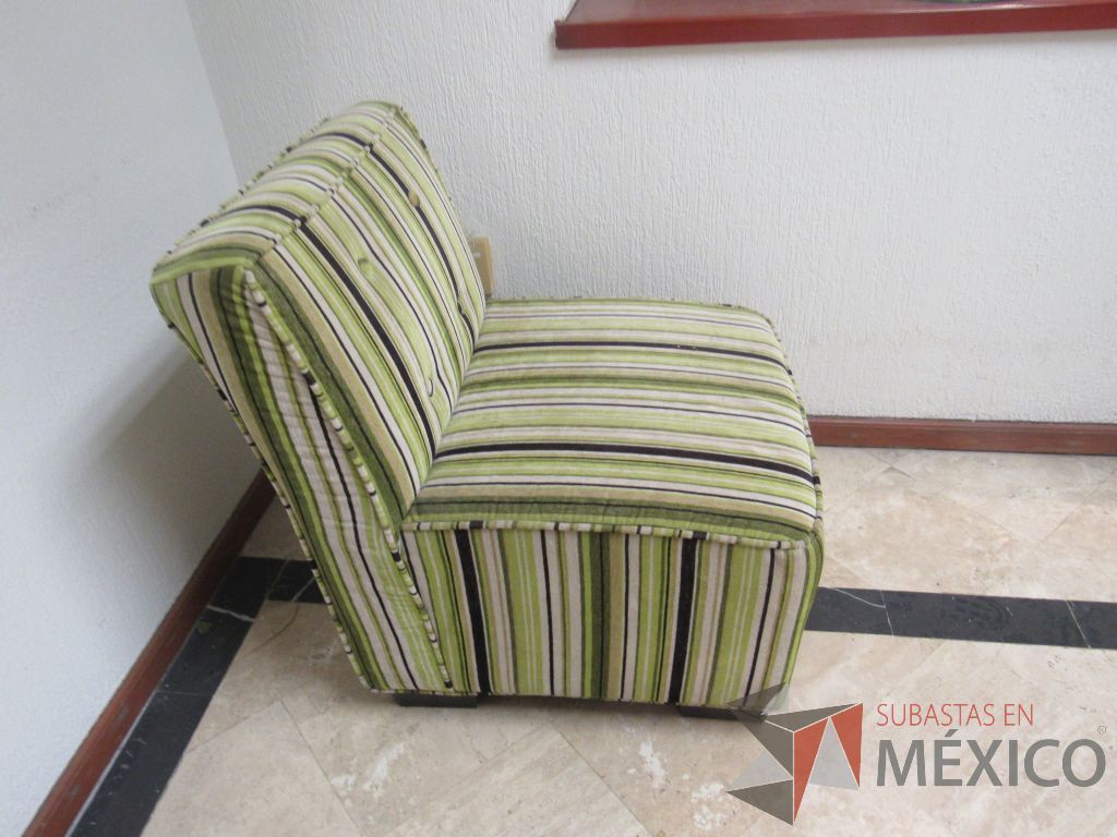 Lote 138b - Sillón de 1 plaza con asiento y respaldo en tela rayada color verde - Imagen 3
