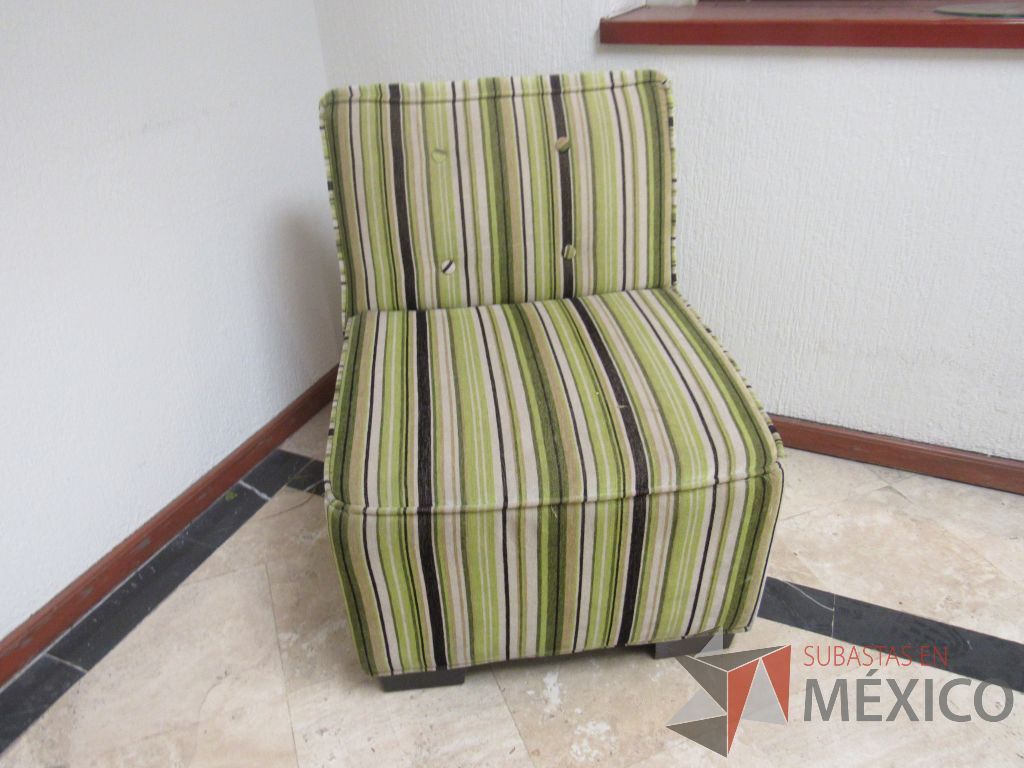 Lote 138b - Sillón de 1 plaza con asiento y respaldo en tela rayada color verde - Imagen 5