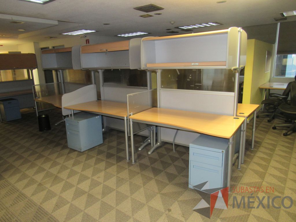 Lote 008 - Estación de trabajo para 6 personas con 6 gavetas y 6 archiveros de 2 cajones color azul - Imagen 3