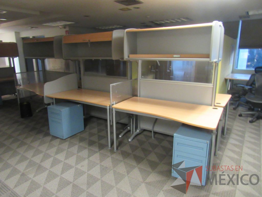 Lote 008 - Estación de trabajo para 6 personas con 6 gavetas y 6 archiveros de 2 cajones color azul - Imagen 7