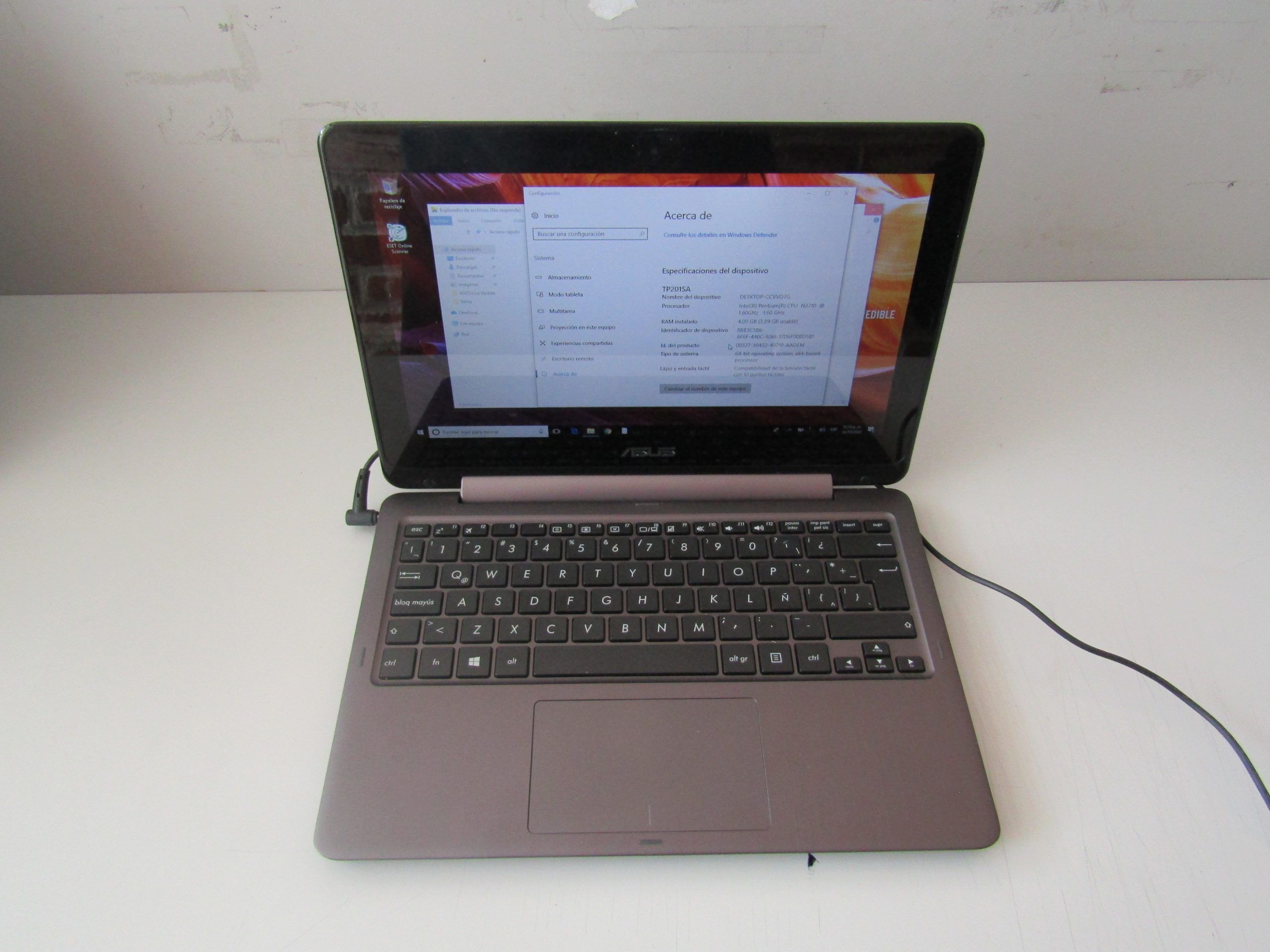 Lote 006 - Laptop ASUS, Modelo: TP201SA. , RAM 4.00 GB con cargador