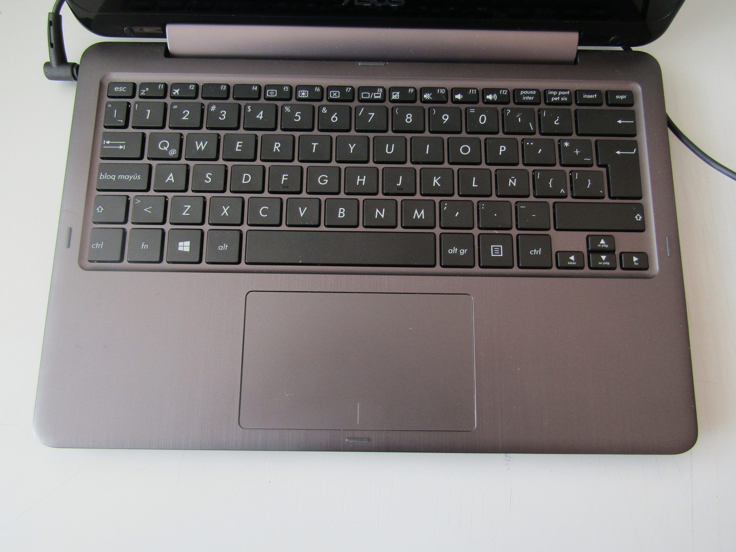Lote 006 - Laptop ASUS, Modelo: TP201SA. , RAM 4.00 GB con cargador - Imagen 3