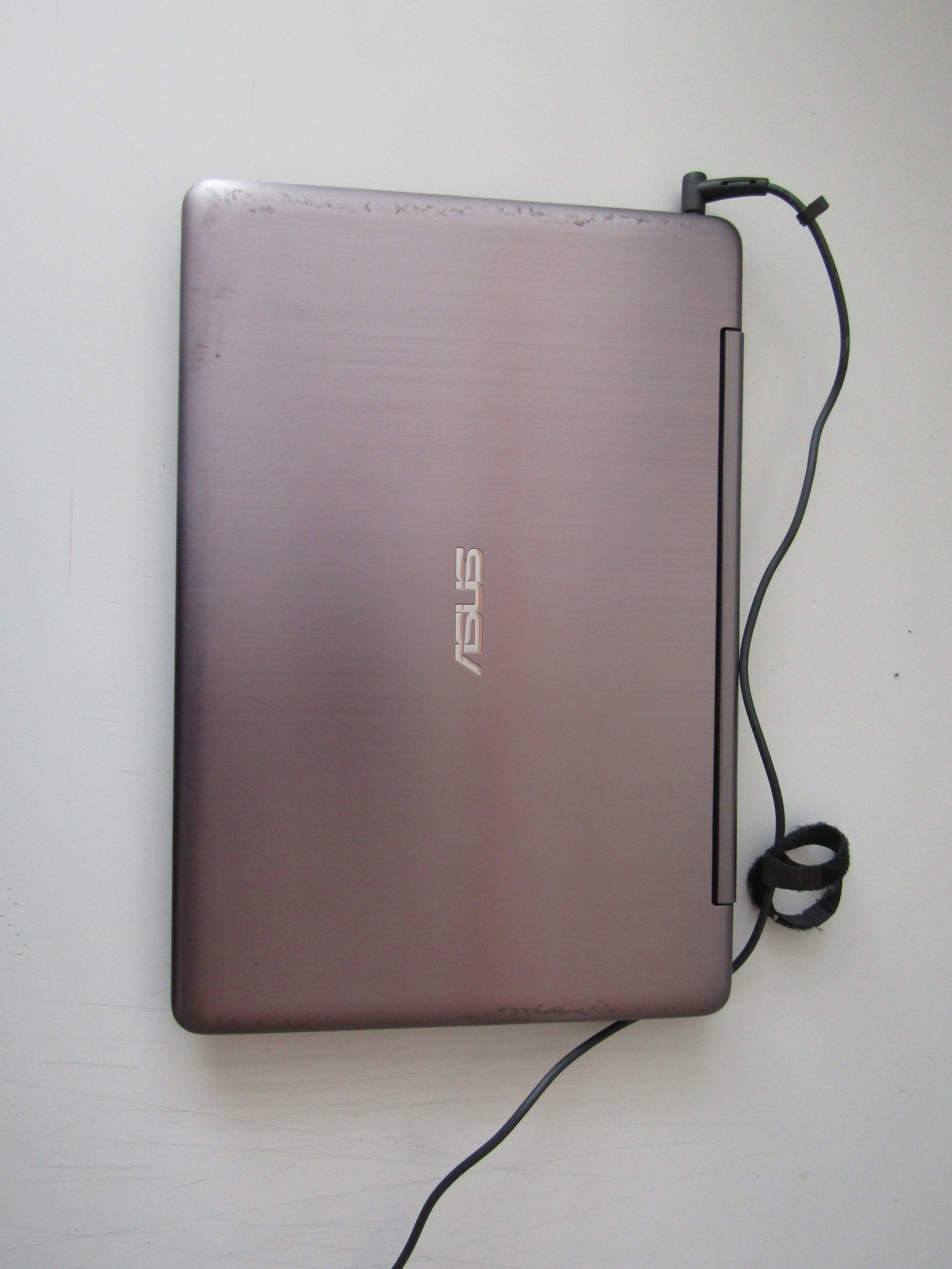 Lote 006 - Laptop ASUS, Modelo: TP201SA. , RAM 4.00 GB con cargador - Imagen 7