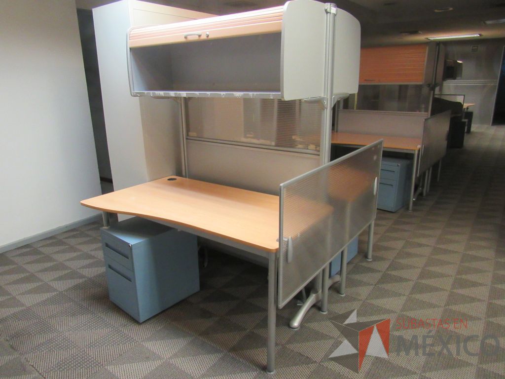 Lote 144b - Estación trabajo para 2 personas, 2 gavetas, y 2 archiveros verticales de 2 cajones color azul