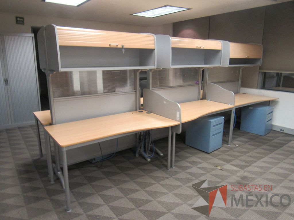 Lote 008 - Estación de trabajo para 6 personas con 6 gavetas y 6 archiveros de 2 cajones color azul