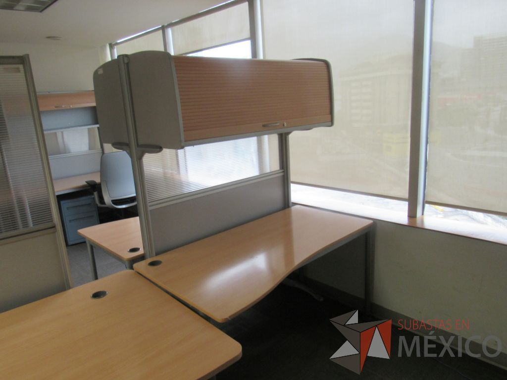 Lote 023 - Estación de trabajo para 2 personas con mampara alta con 2 gavetas - Imagen 2