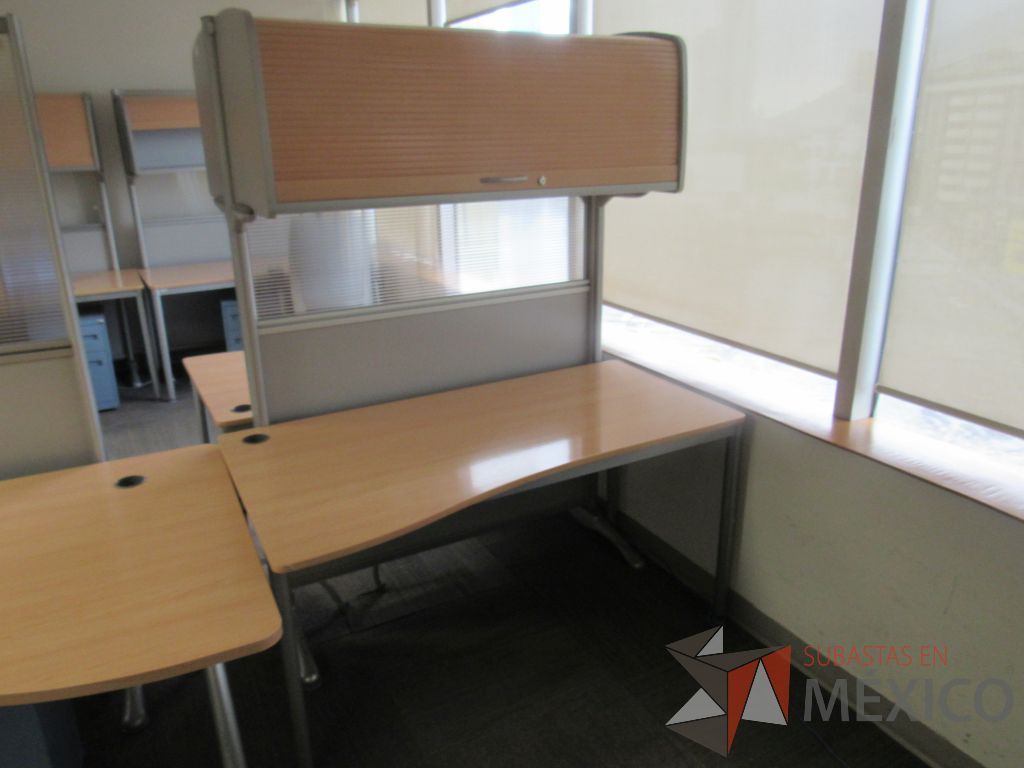 Lote 023 - Estación de trabajo para 2 personas con mampara alta con 2 gavetas - Imagen 3