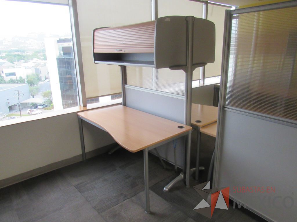 Lote 023 - Estación de trabajo para 2 personas con mampara alta con 2 gavetas - Imagen 4