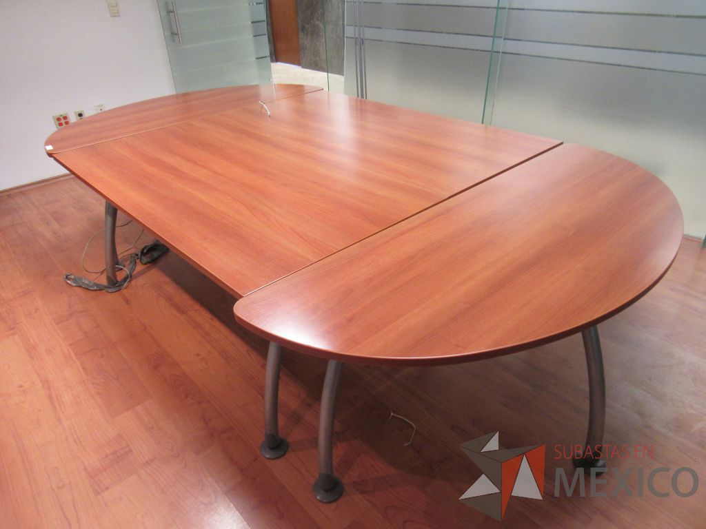 Lote 007 - Mesa de sala de juntas para 6 personas y 2 archiveros de madera - Imagen 8
