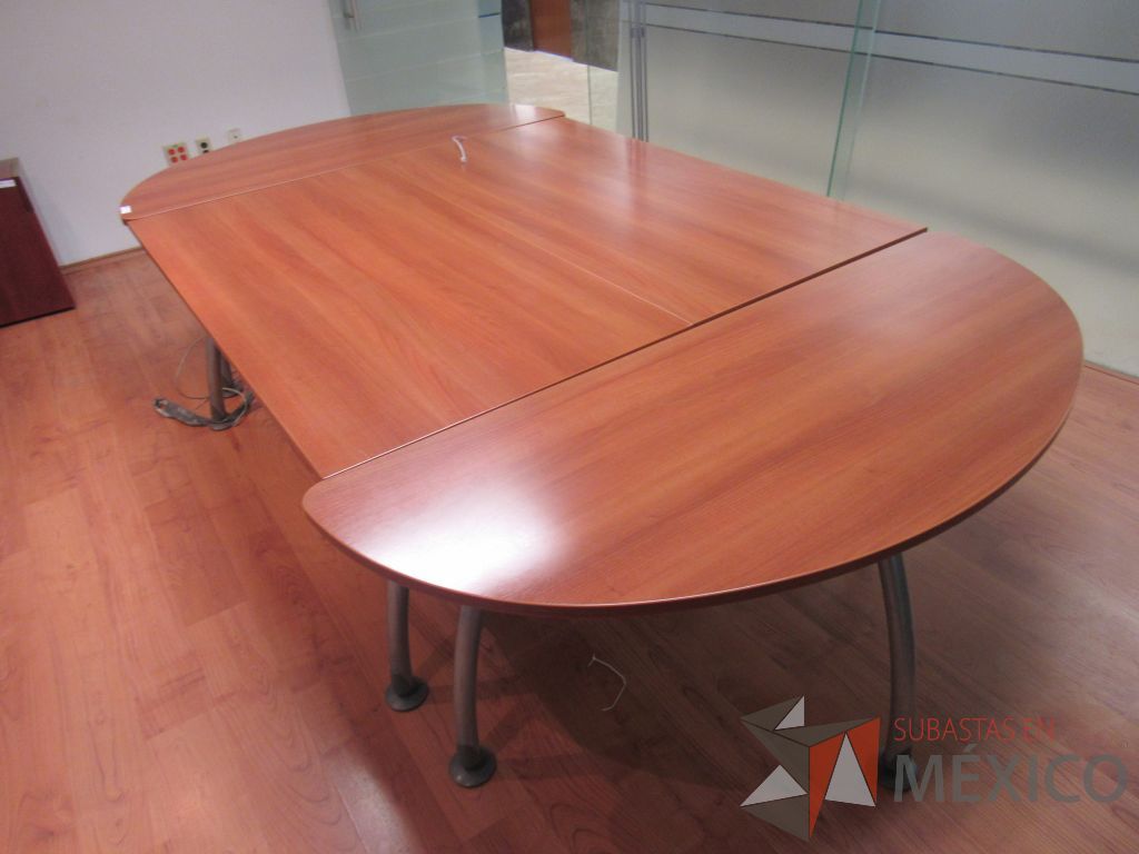 Lote 007 - Mesa de sala de juntas para 6 personas y 2 archiveros de madera - Imagen 14