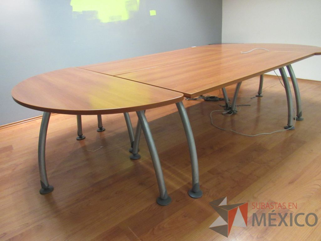 Lote 007 - Mesa de sala de juntas para 6 personas y 2 archiveros de madera - Imagen 15