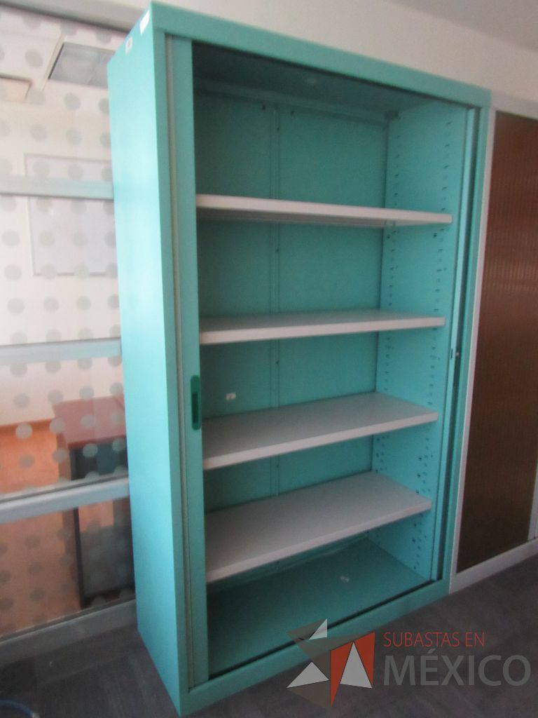 Lote 163a - Gabinete metálico alto con 2 puertas corredizas - Imagen 5