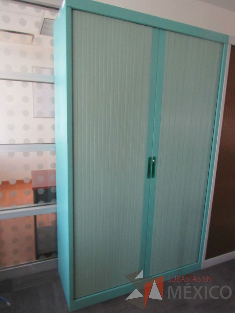 Lote 163a - Gabinete metálico alto con 2 puertas corredizas - Imagen 8