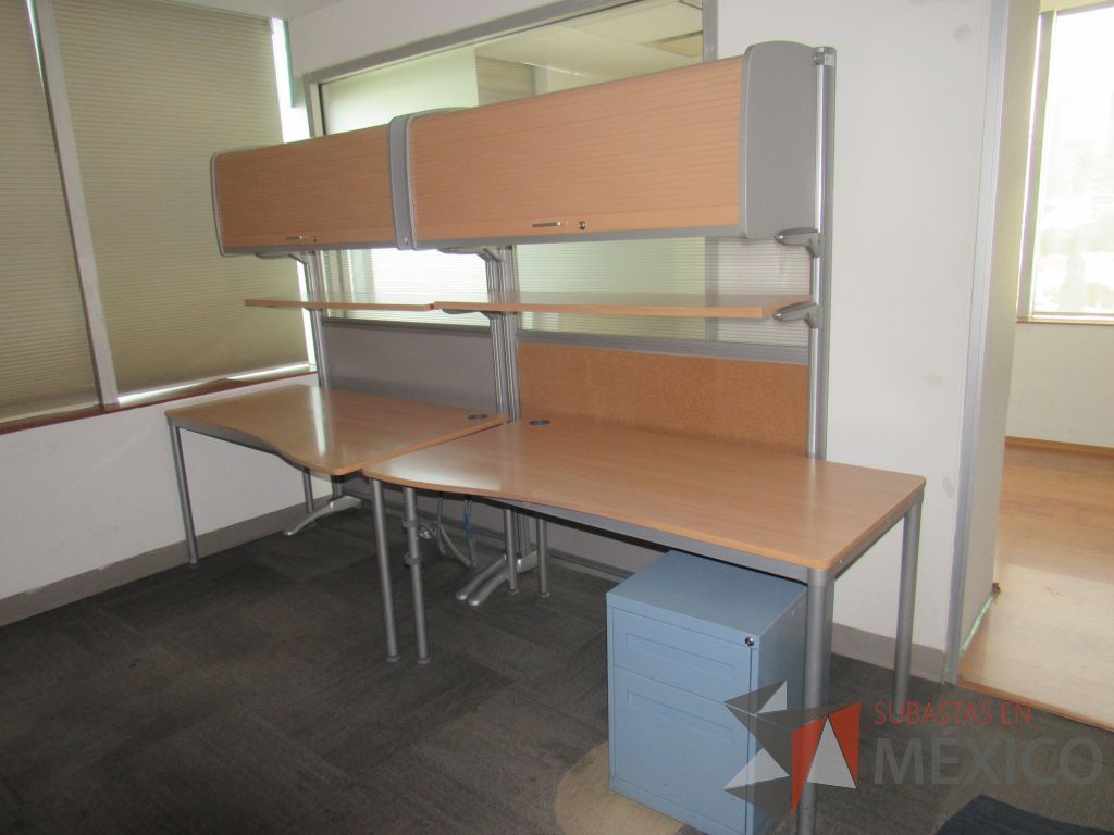 Lote 165 - Estación de trabajo para 2 personas con 2 gavetas, 2 repisas y 1 archivero vertical de 2 cajones color azul