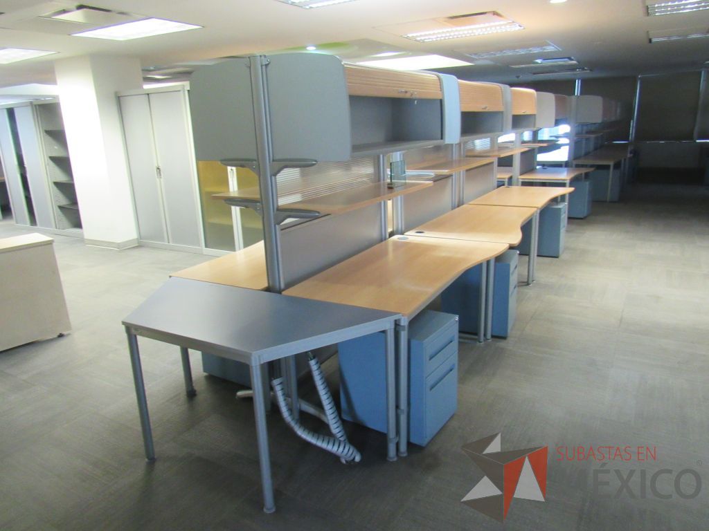 Lote 268 - Estación de trabajo para 6 personas con 6 gavetas
